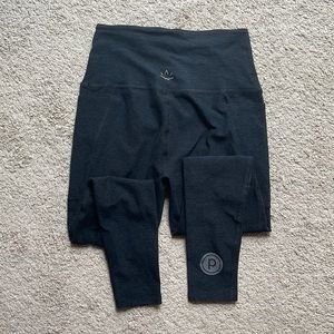 LIKE NEW Beyond Yoga & Pure Barre Charcoal Black/Gray Space-dye 7/8 leggings
